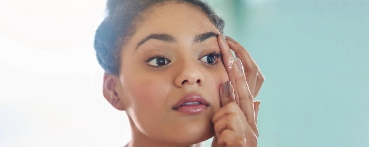 Pros and cons of wearing contact lenses
